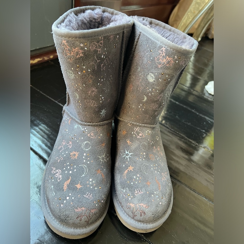 Violet purple ladies Ugg size 6